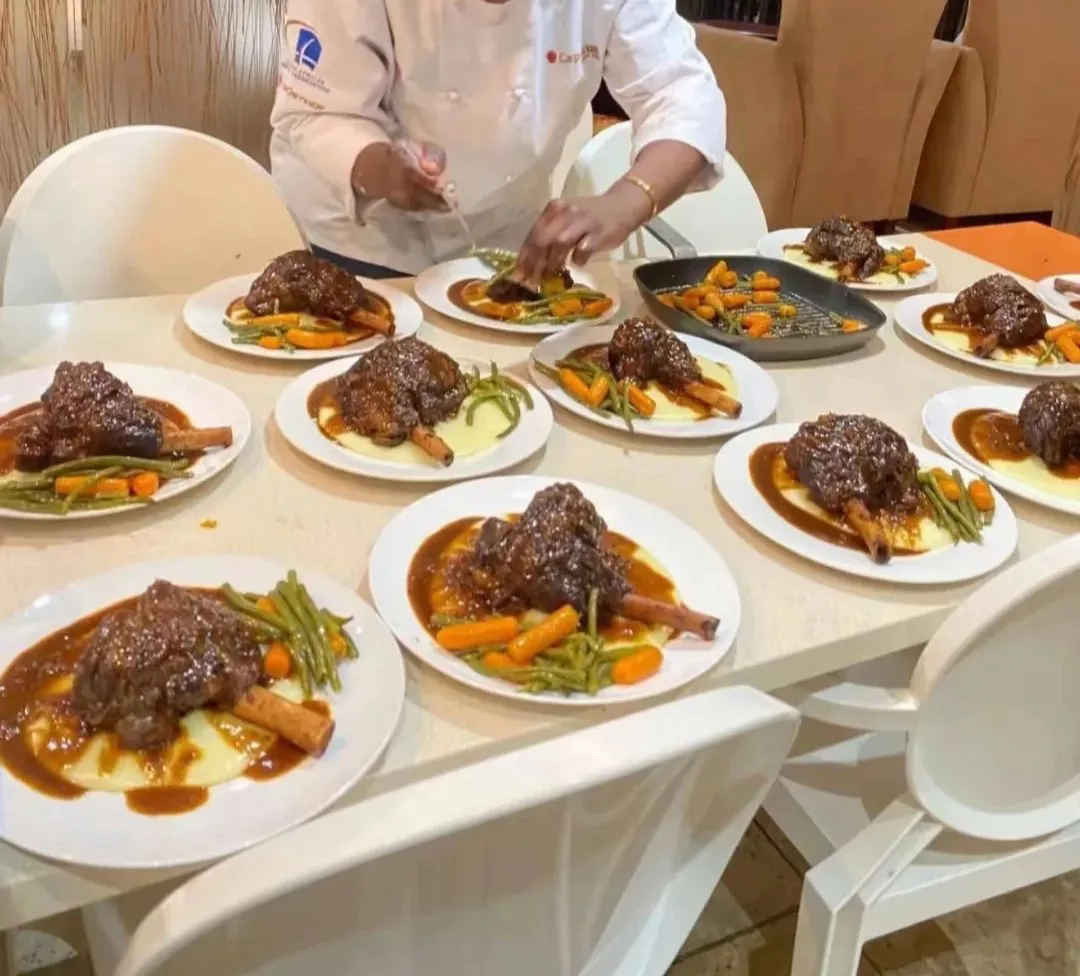 Minnie plating at an event